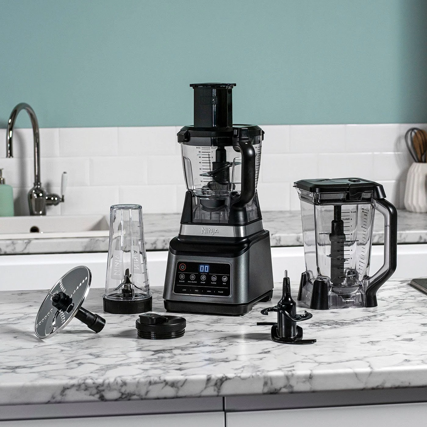 NINJA Kompakt-Küchenmaschine 3-in-1 mit Auto-iQ BN800EU, 1200 W, 2,1 l Schüssel, 1,8 l Schüssel