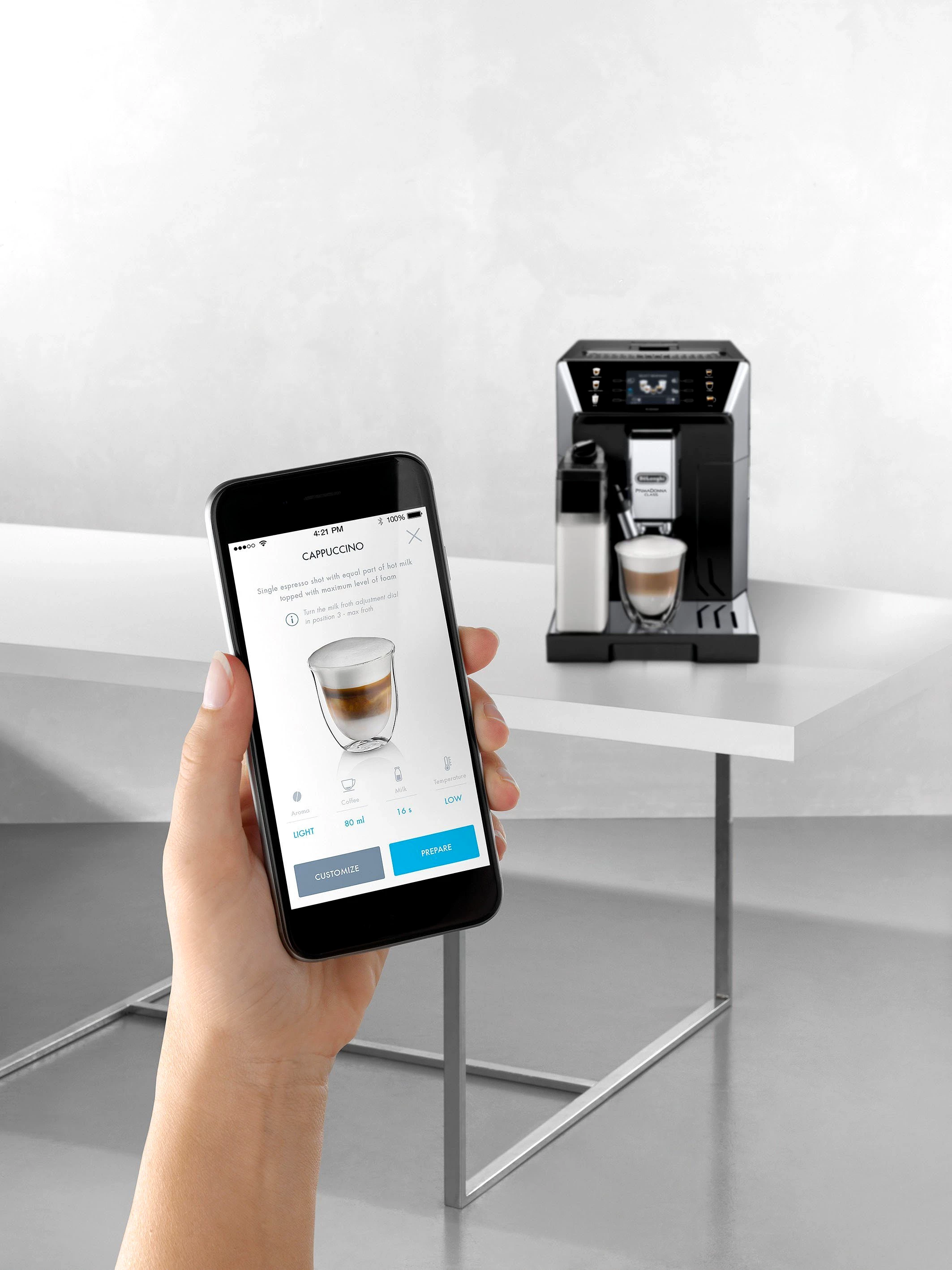 De'Longhi Kaffeevollautomat PrimaDonna Class ECAM550.65.SB - Perfekter Milchschaum