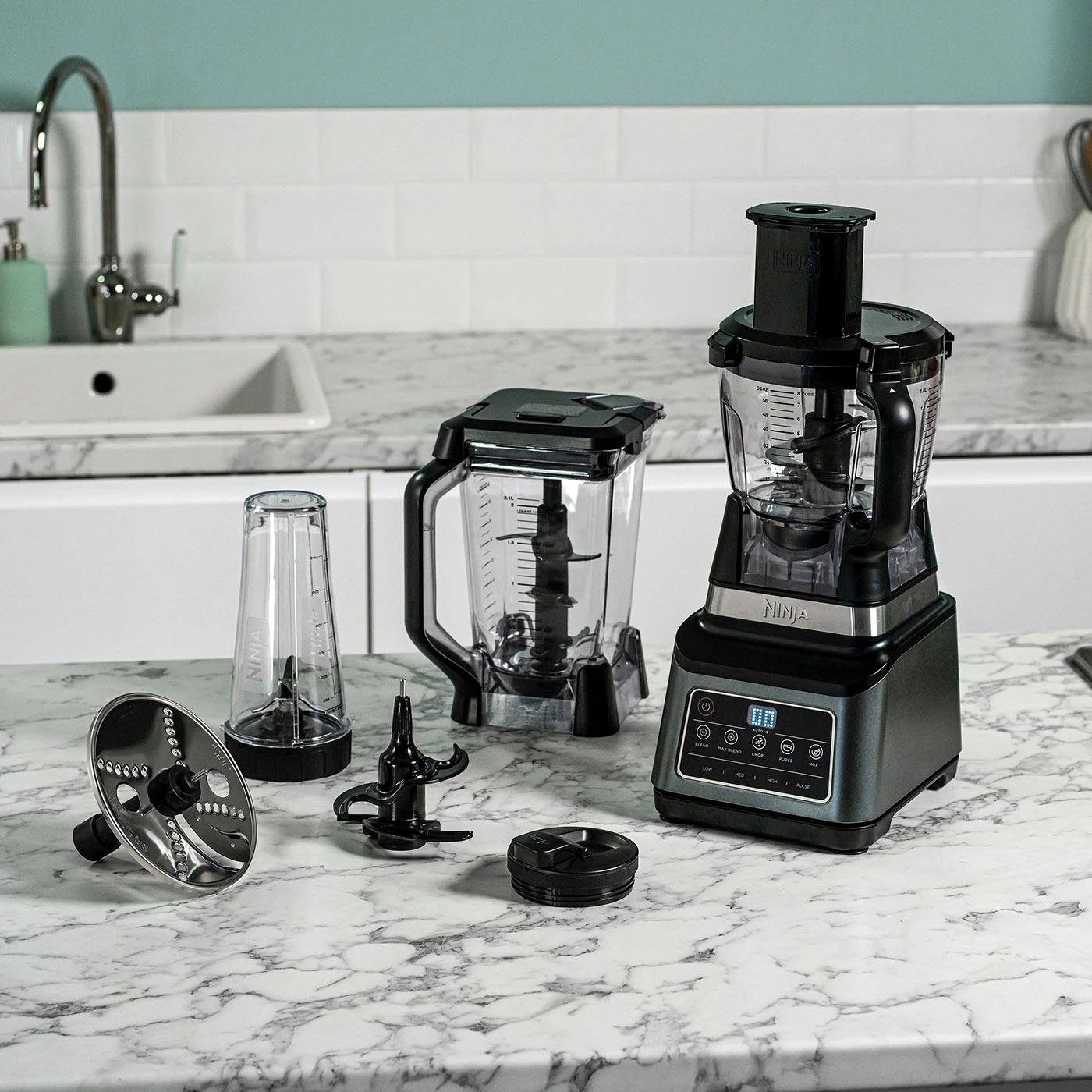 NINJA Kompakt-Küchenmaschine 3-in-1 mit Auto-iQ BN800EU, 1200 W, 2,1 l Schüssel, 1,8 l Schüssel